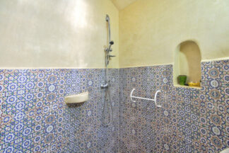 Adapted shower
